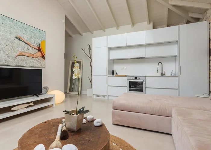 Pure Amber Elani Feriehus Siviri