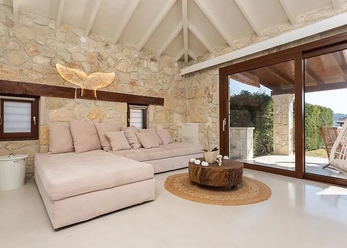 Pure Amber Elani Feriehus Siviri