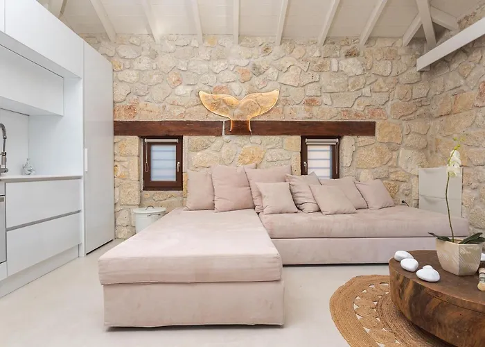 Pure Amber Elani Сasa de vacaciones Siviri